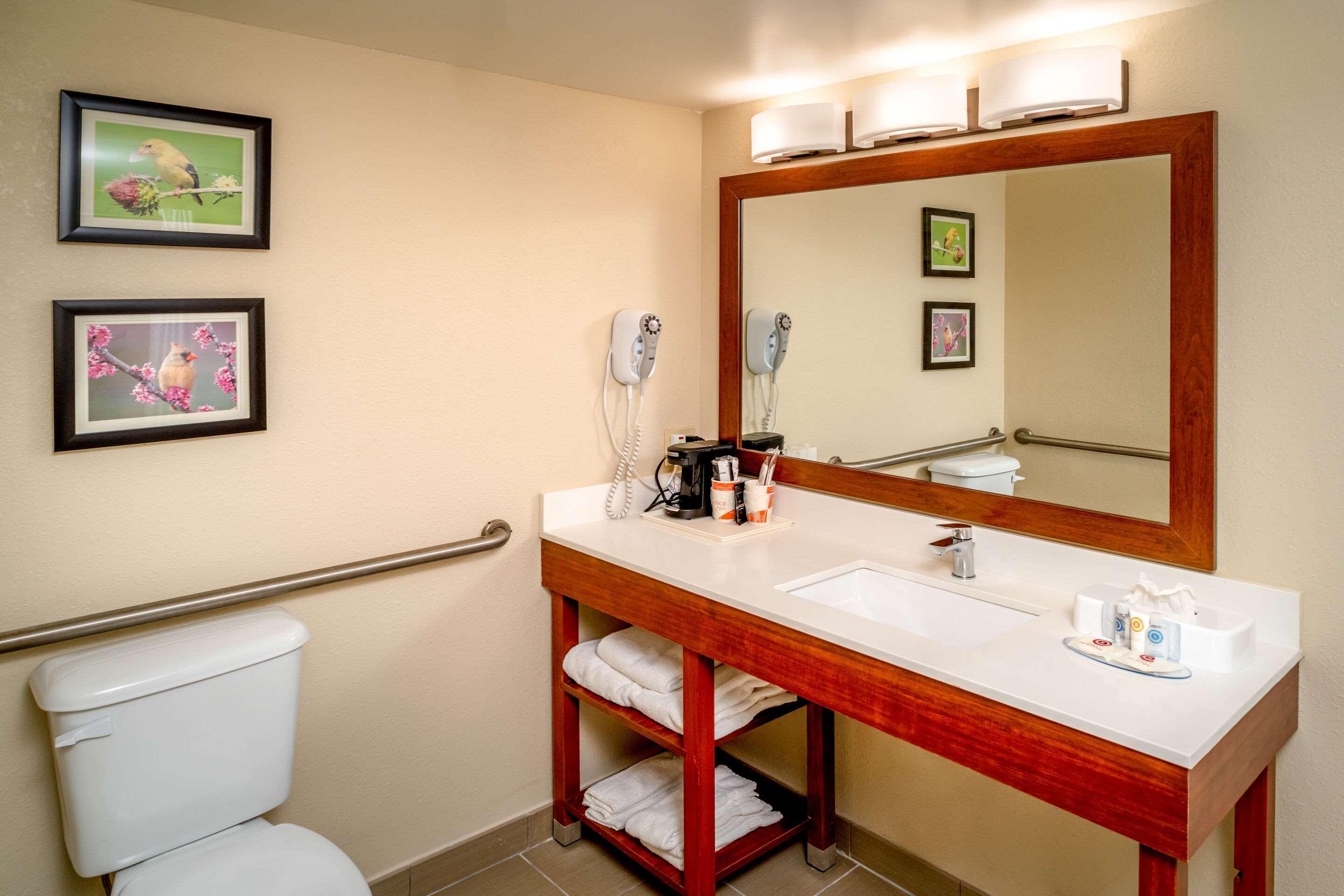 Comfort Inn & Suites Grundy Екстериор снимка