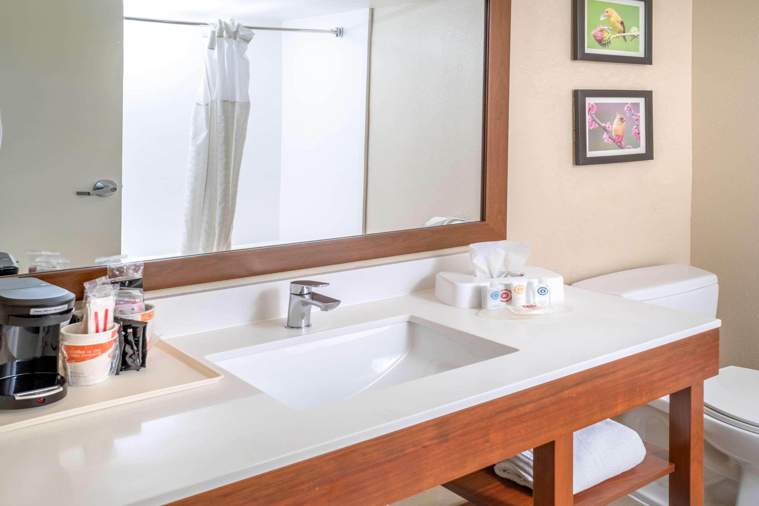 Comfort Inn & Suites Grundy Екстериор снимка