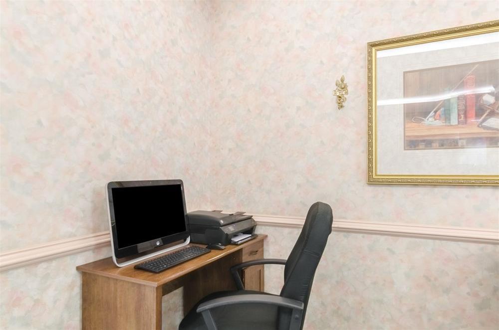 Comfort Inn & Suites Grundy Екстериор снимка