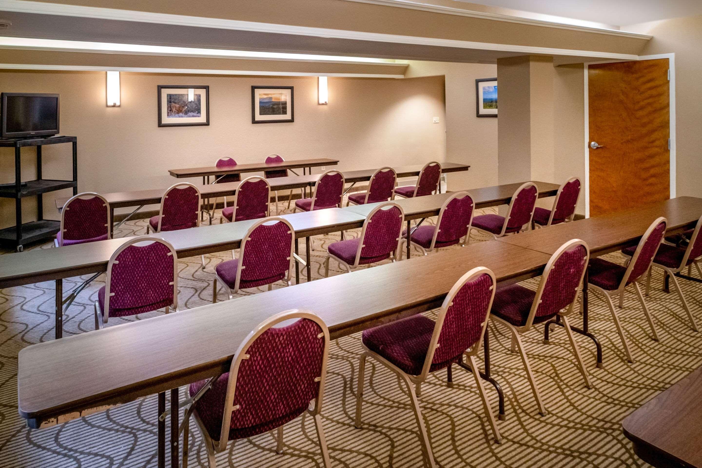Comfort Inn & Suites Grundy Екстериор снимка