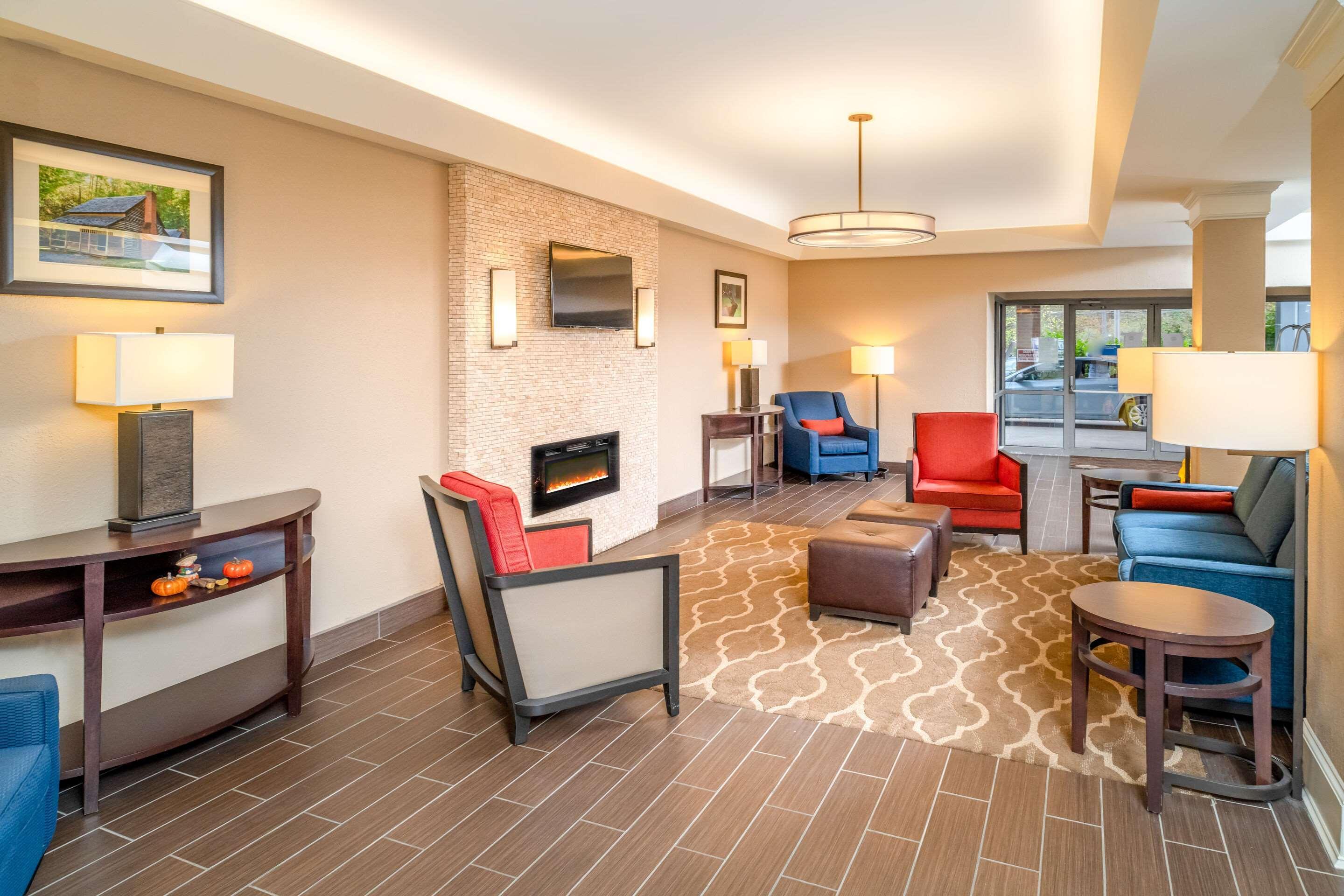 Comfort Inn & Suites Grundy Екстериор снимка
