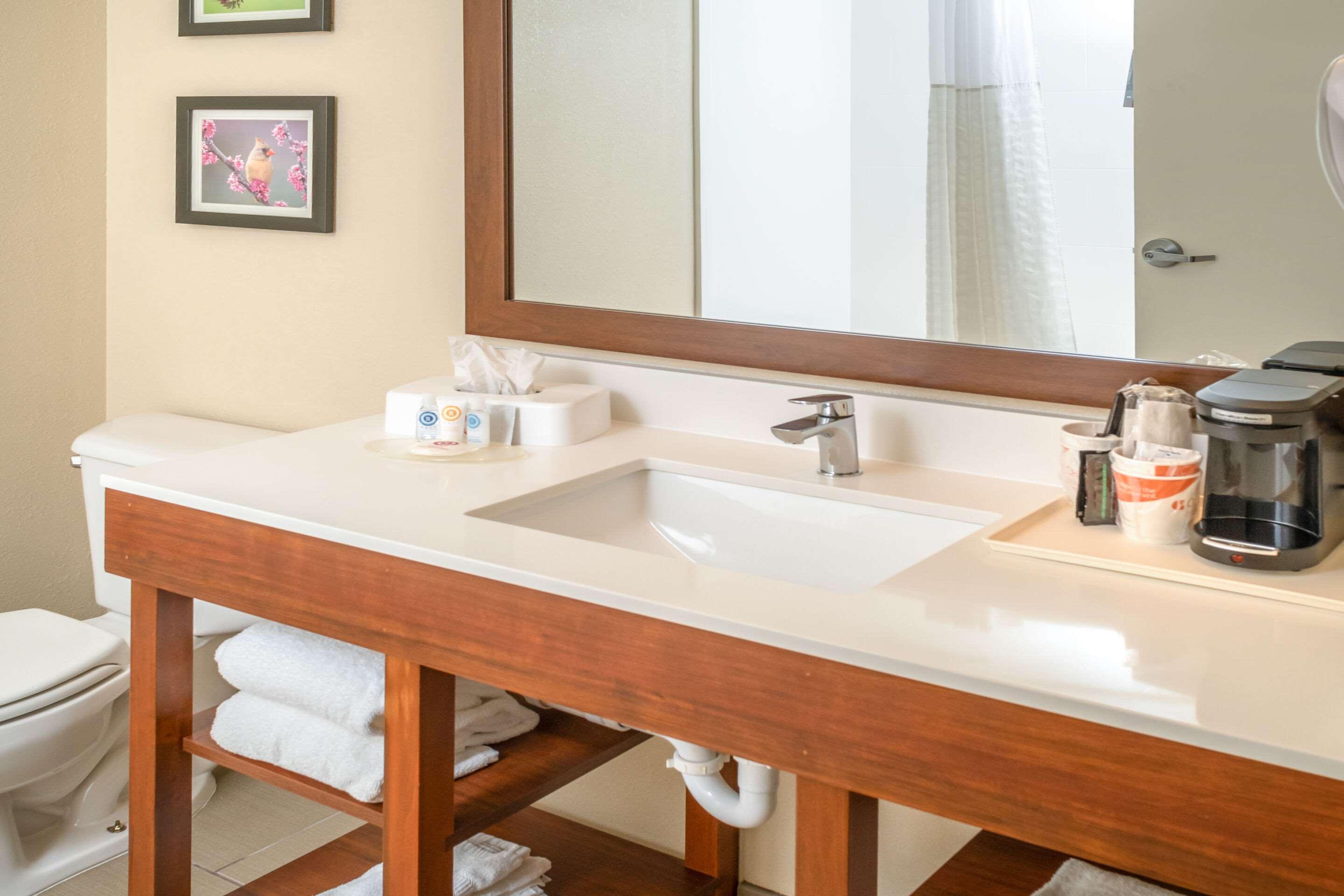 Comfort Inn & Suites Grundy Екстериор снимка