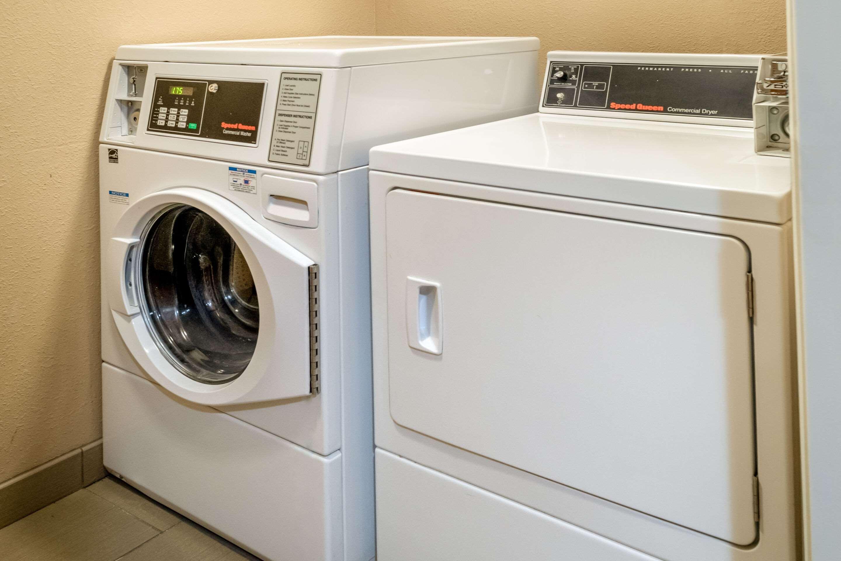 Comfort Inn & Suites Grundy Екстериор снимка