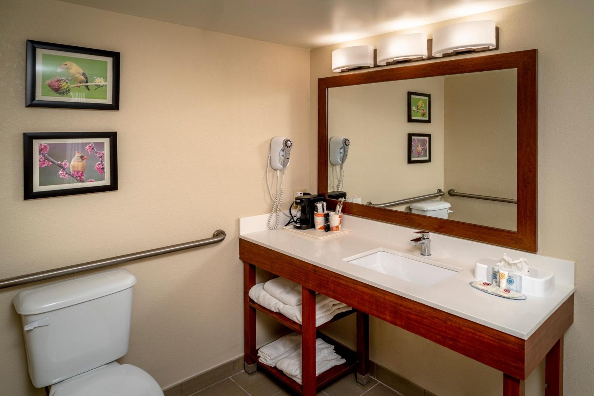 Comfort Inn & Suites Grundy Екстериор снимка