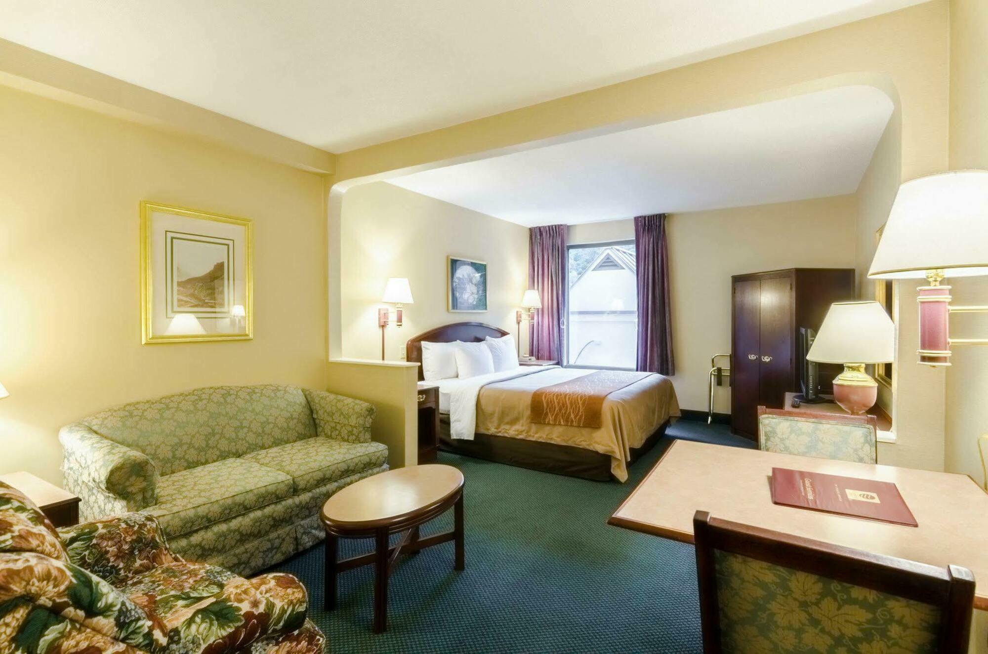 Comfort Inn & Suites Grundy Екстериор снимка