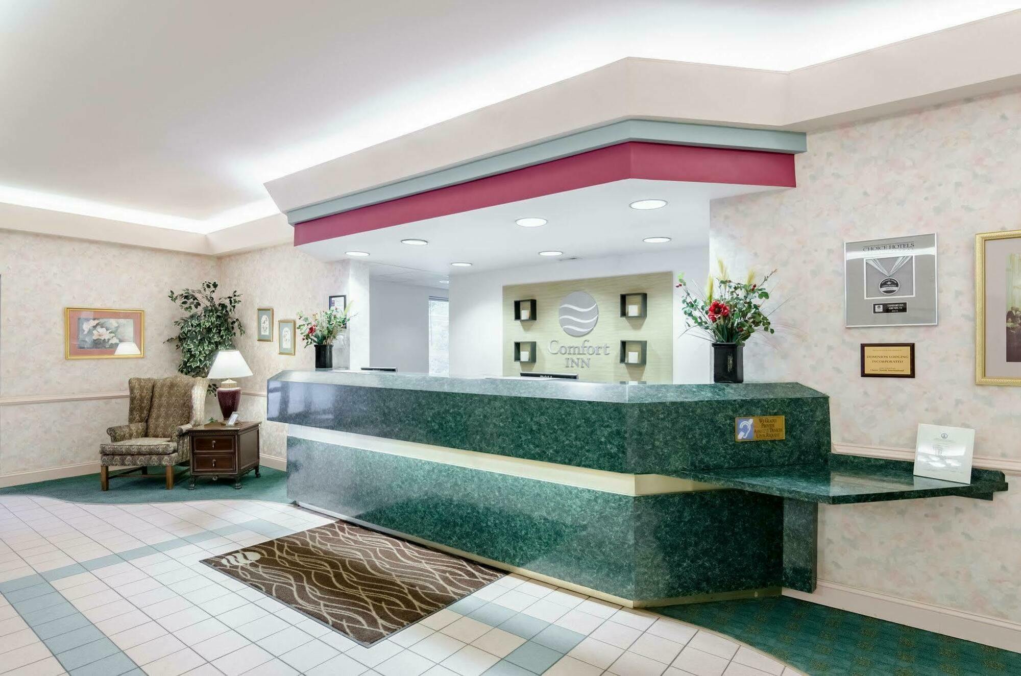 Comfort Inn & Suites Grundy Екстериор снимка