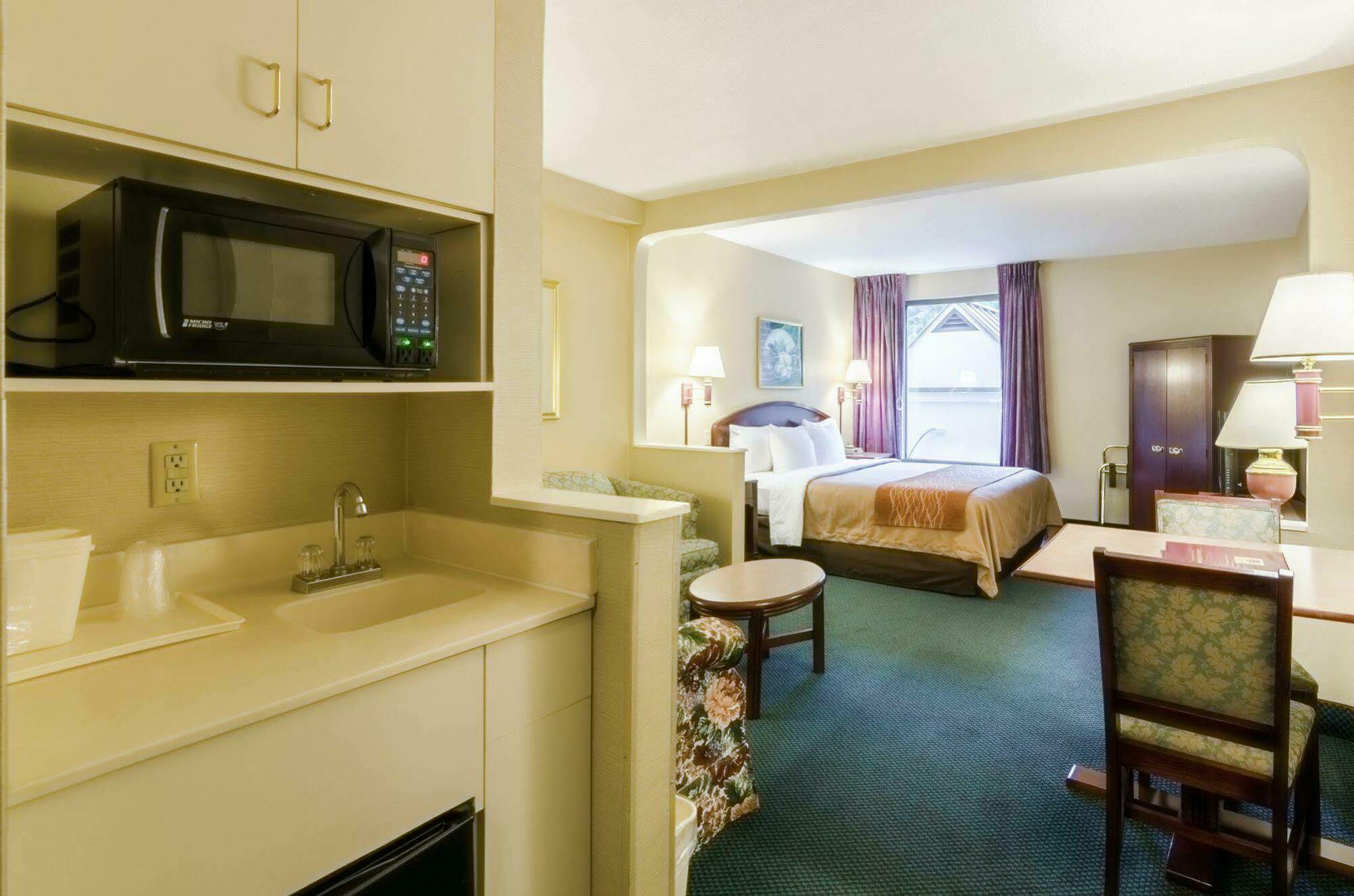 Comfort Inn & Suites Grundy Екстериор снимка