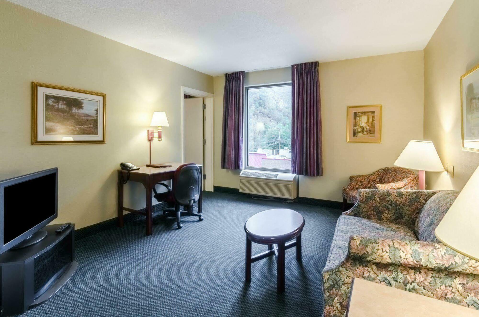 Comfort Inn & Suites Grundy Екстериор снимка
