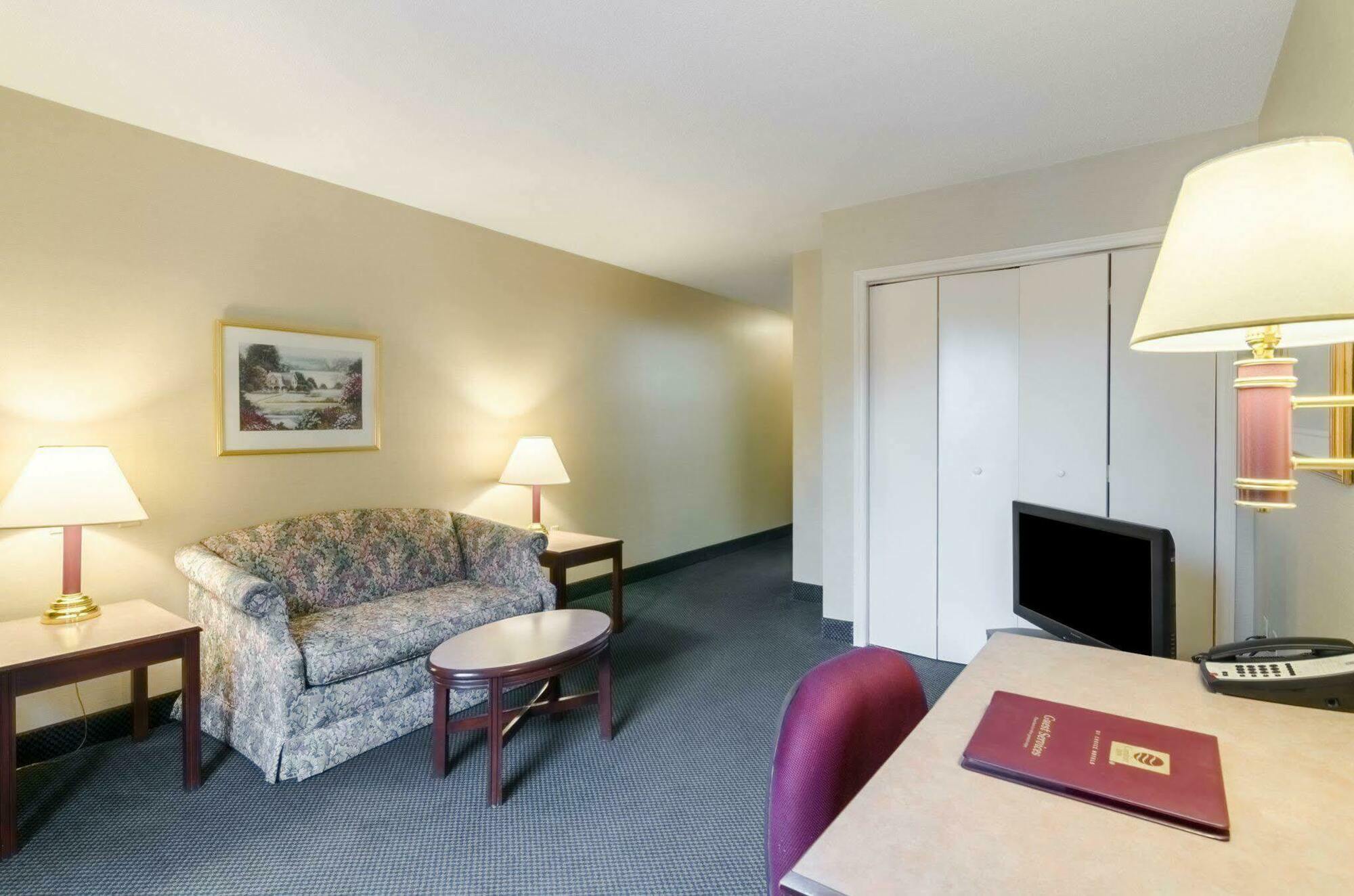 Comfort Inn & Suites Grundy Екстериор снимка